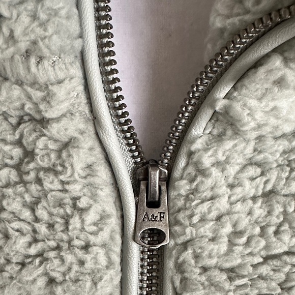 Abercrombie & Fitch Light Gray Sherpa Jacket - Picture 3 of 9